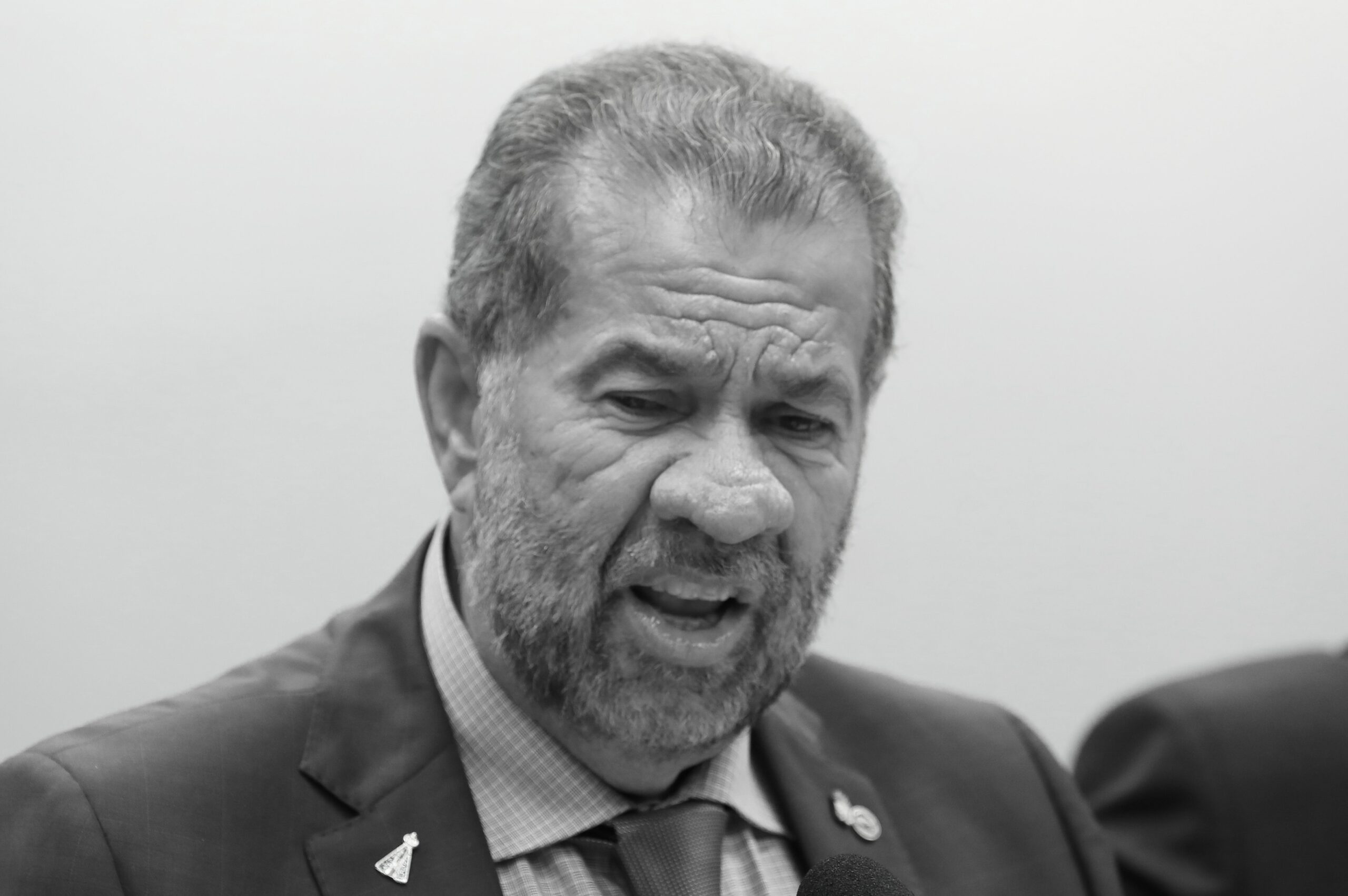 Crise no governo Lula: Lupi cai após escândalo de desvios no INSS