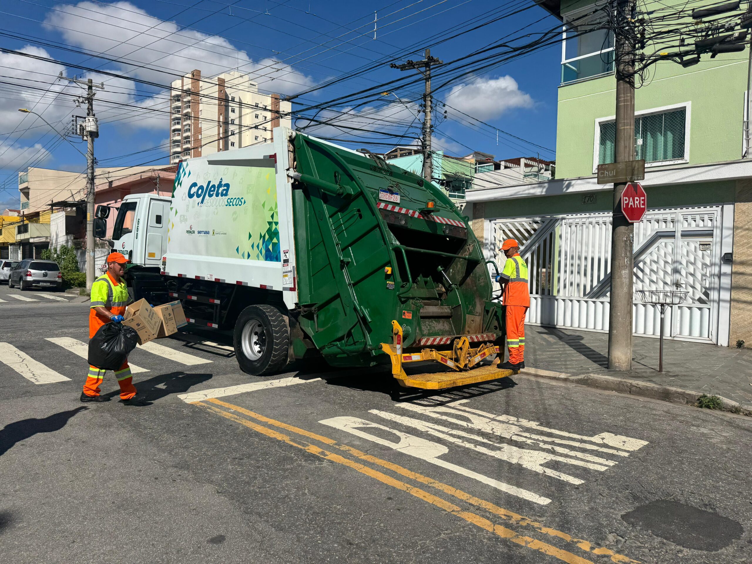 Coleta de lixo em Santo André bate recorde de aprovação: Quase 90% de satisfação