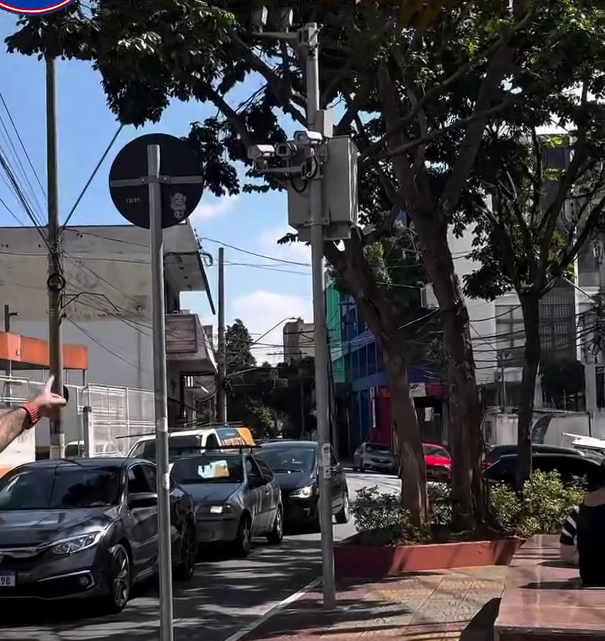 Indústria da multa em São Caetano: Radar é acusado de multar mesmo com farol amarelo