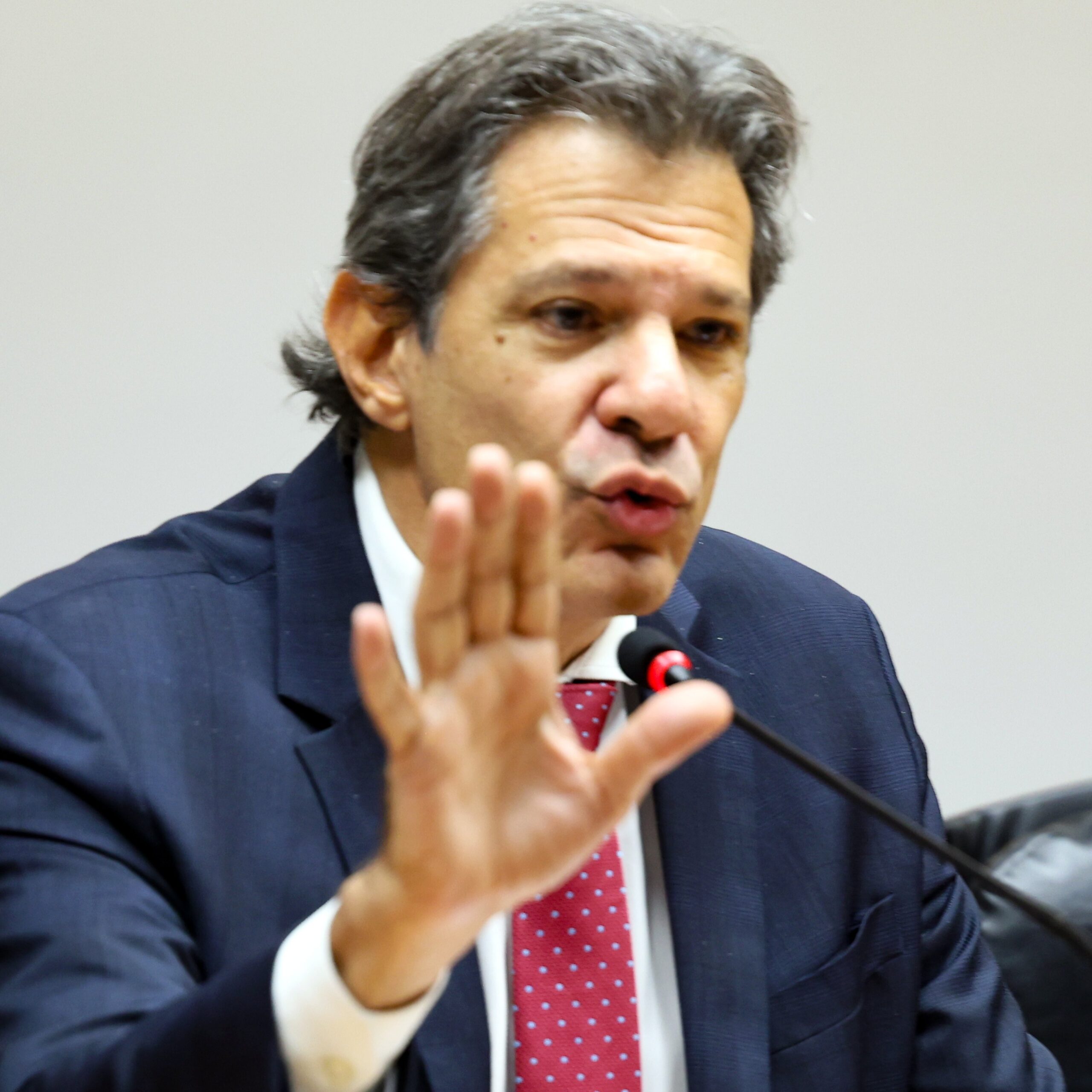 Haddad apresentará alternativas ao IOF ao Congresso antes de anunciar ao público