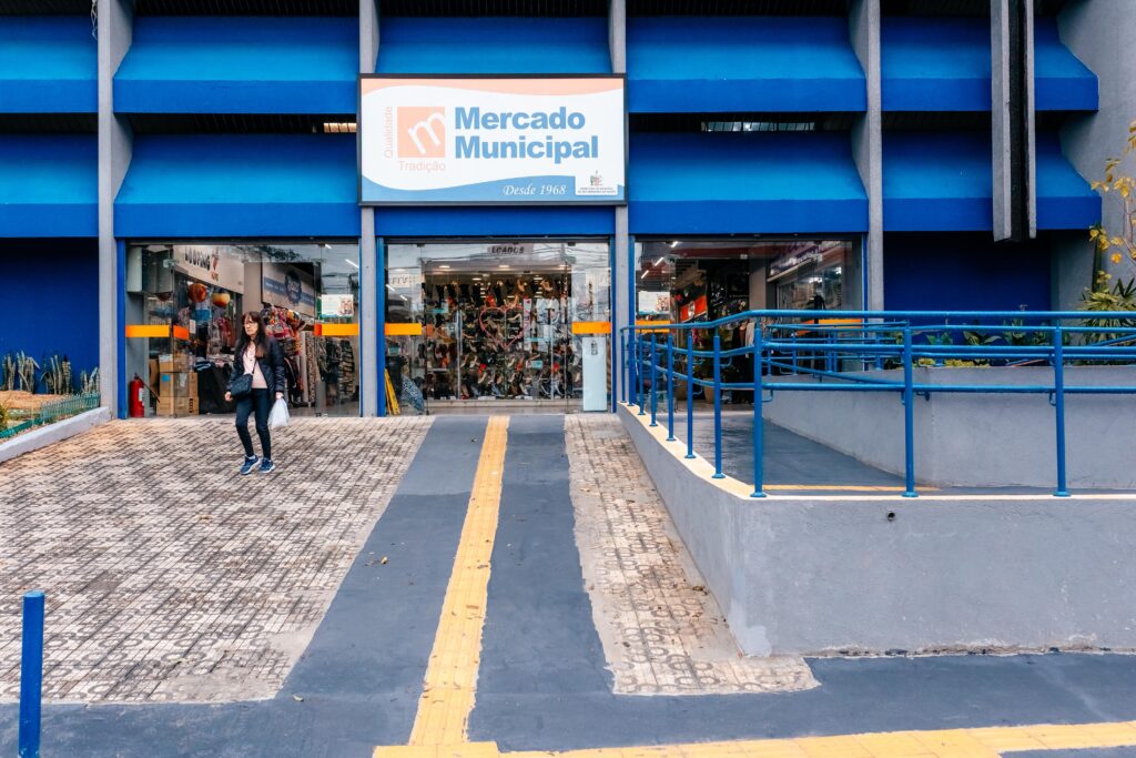 Prefeitura entrega revitalização do Mercado do Rudge, com foco na acessibilidade