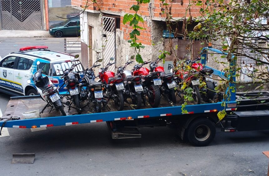 São Bernardo: Operação dispersa 400 pessoas, apreende motos e combate tráfico