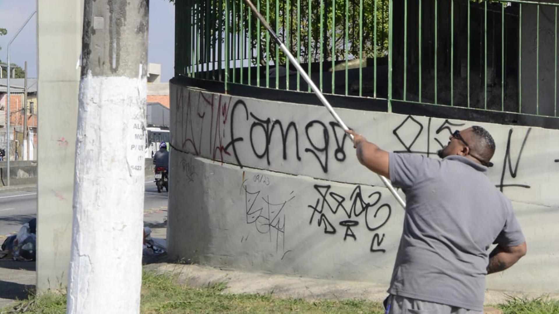 Santo André Reforça Limpeza De Placas Para Um Trânsito Mais Seguro