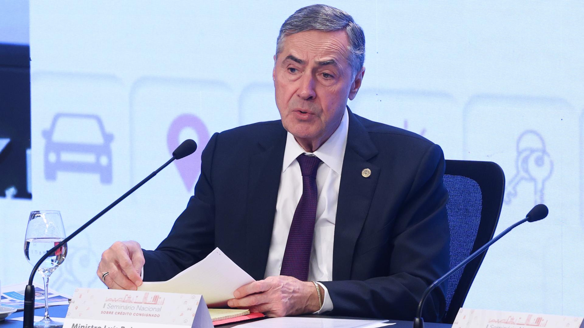 Barroso é internado com mal-estar em seus últimos dias no STF