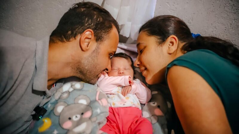 Parto emocionante em São Bernardo: pai ajuda filha a nascer no carro a caminho do hospital