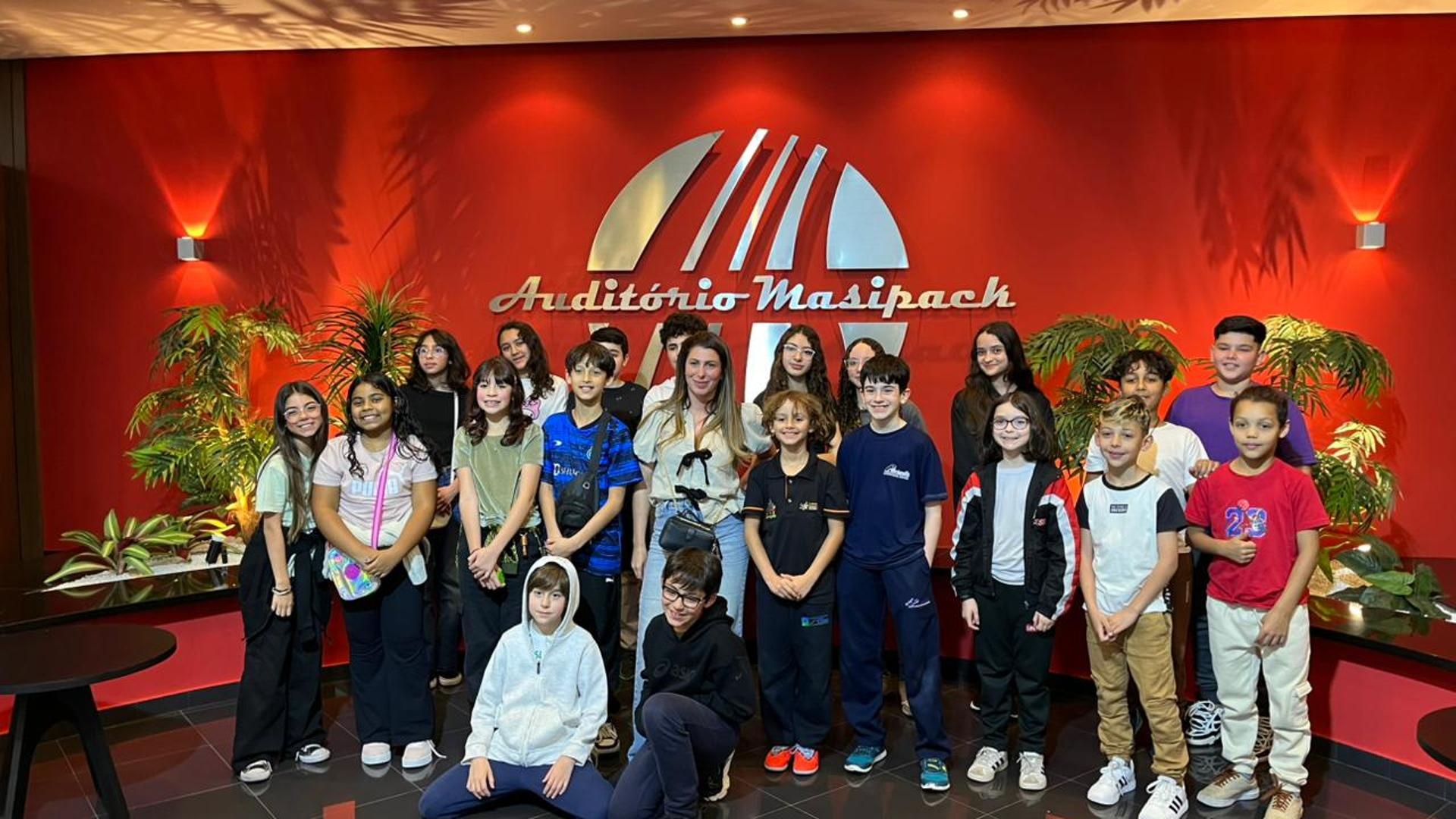 Prefeito Mirim de São Bernardo vive experiência única que revela o poder da indústria local.