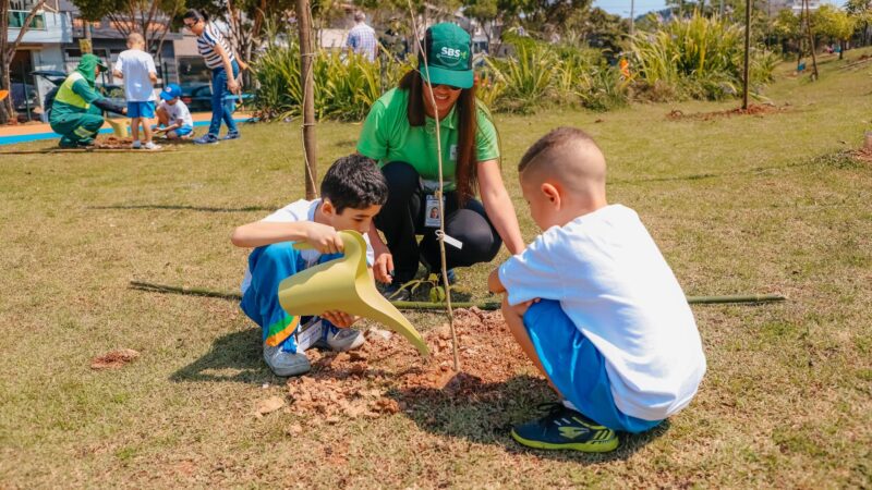 São Bernardo: Crianças Plantam Árvores E Flores Por Um Futuro Verde