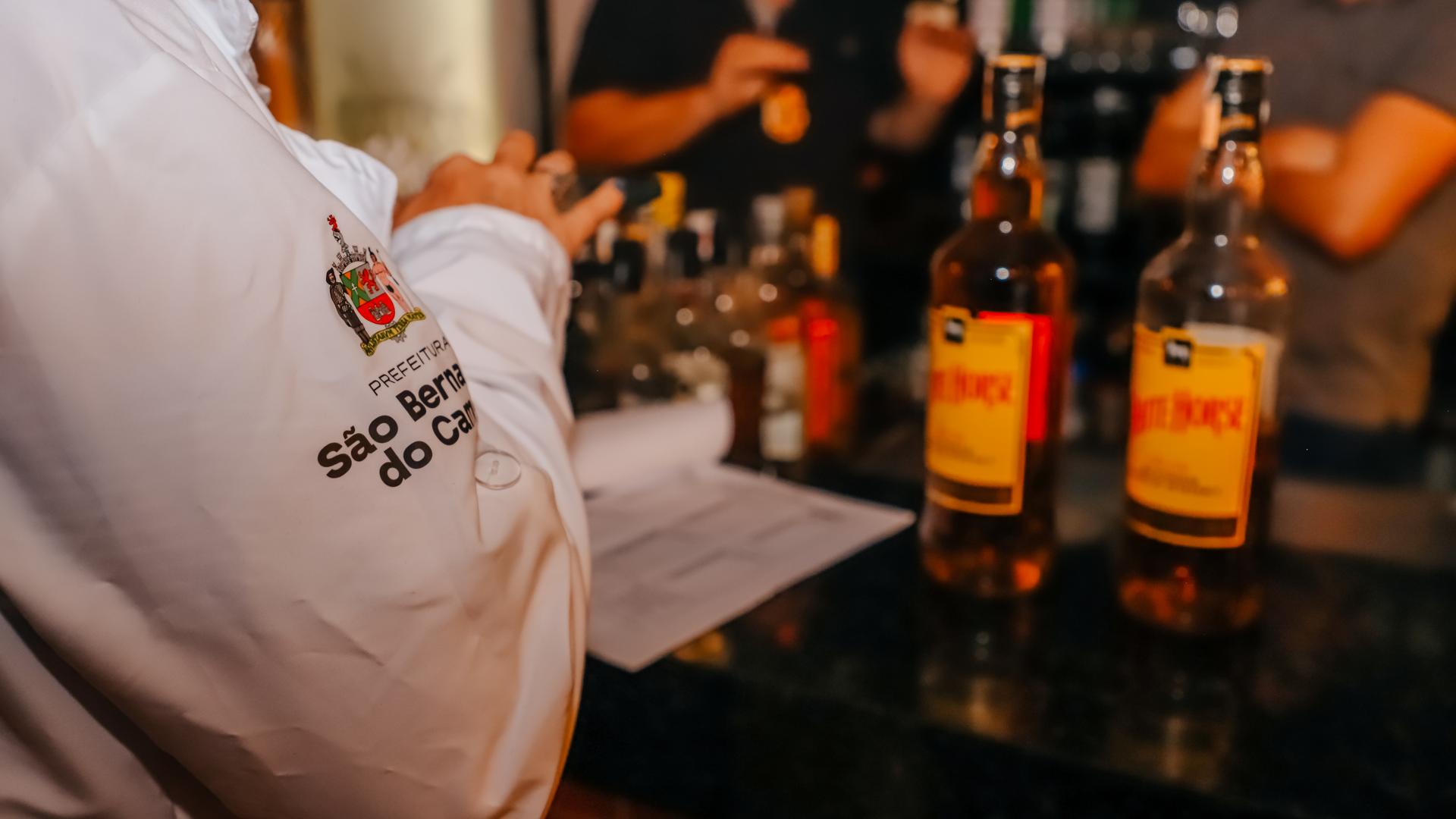 São Bernardo intensifica combate a bebidas adulteradas com metanol após intoxicações; veja o que muda para você