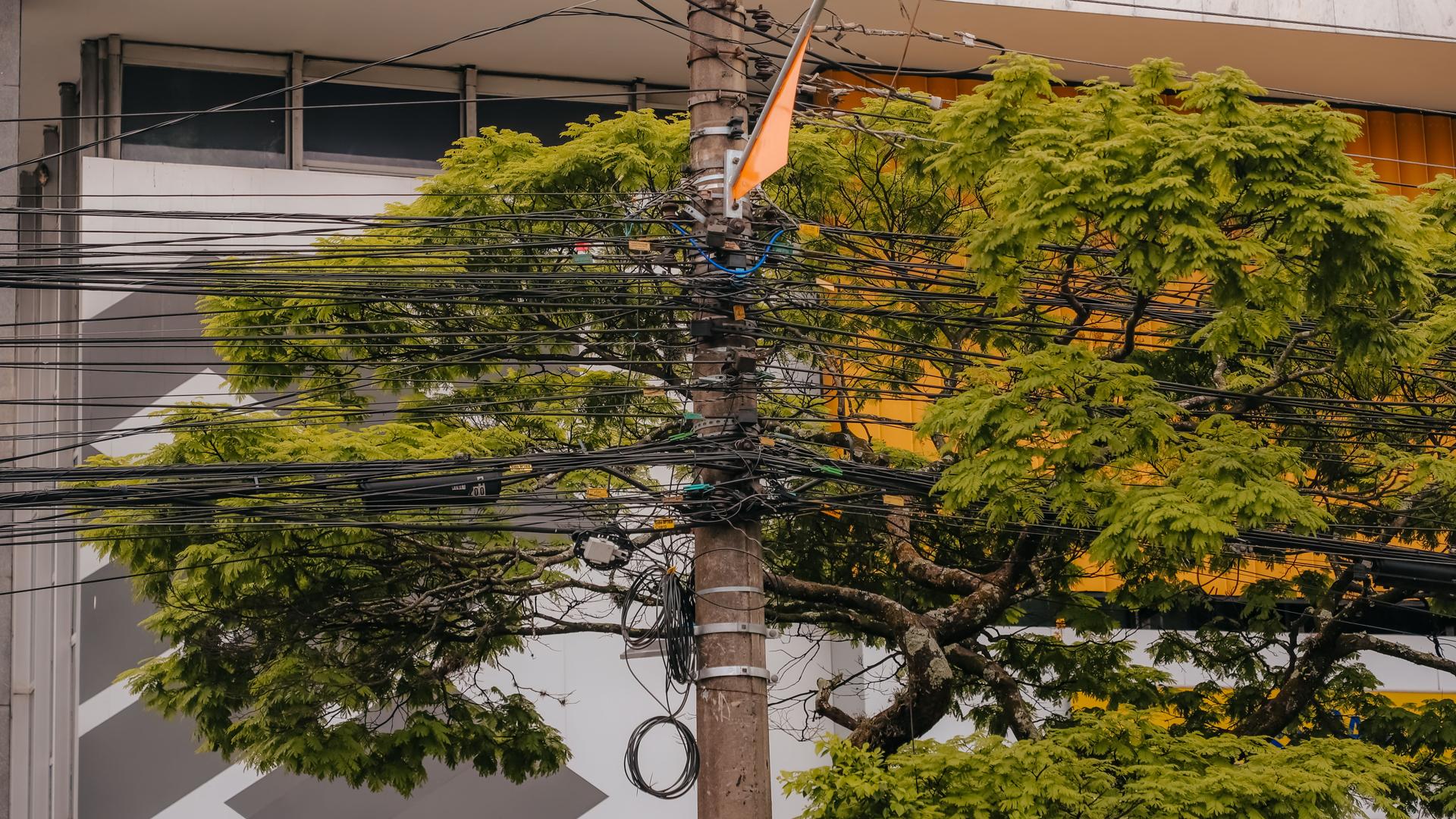 São Bernardo: Operação contra fios soltos promete mais segurança e fim da poluição.