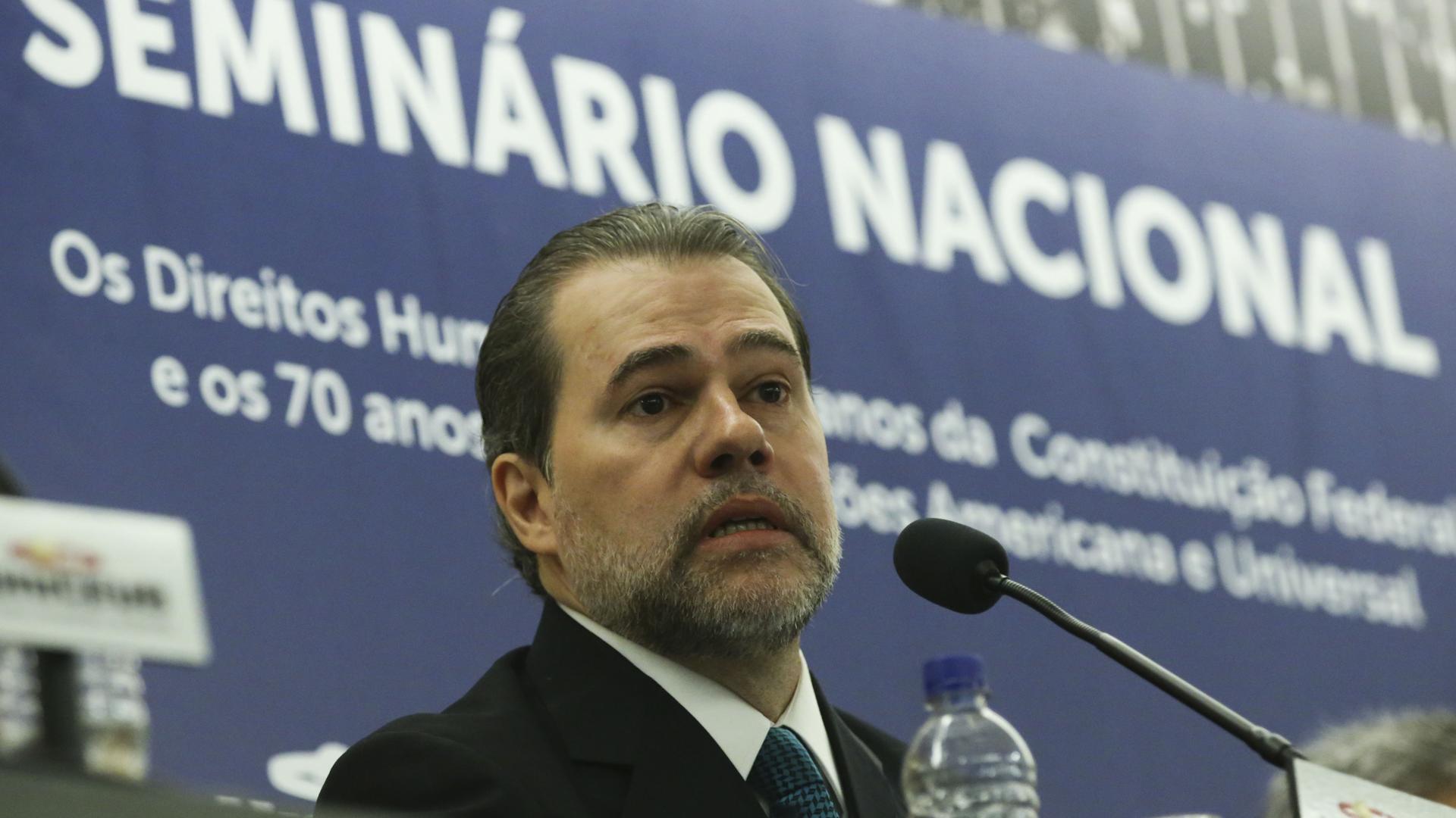 Vazar dados de ministros é ousadia? STF mira servidores da receita.