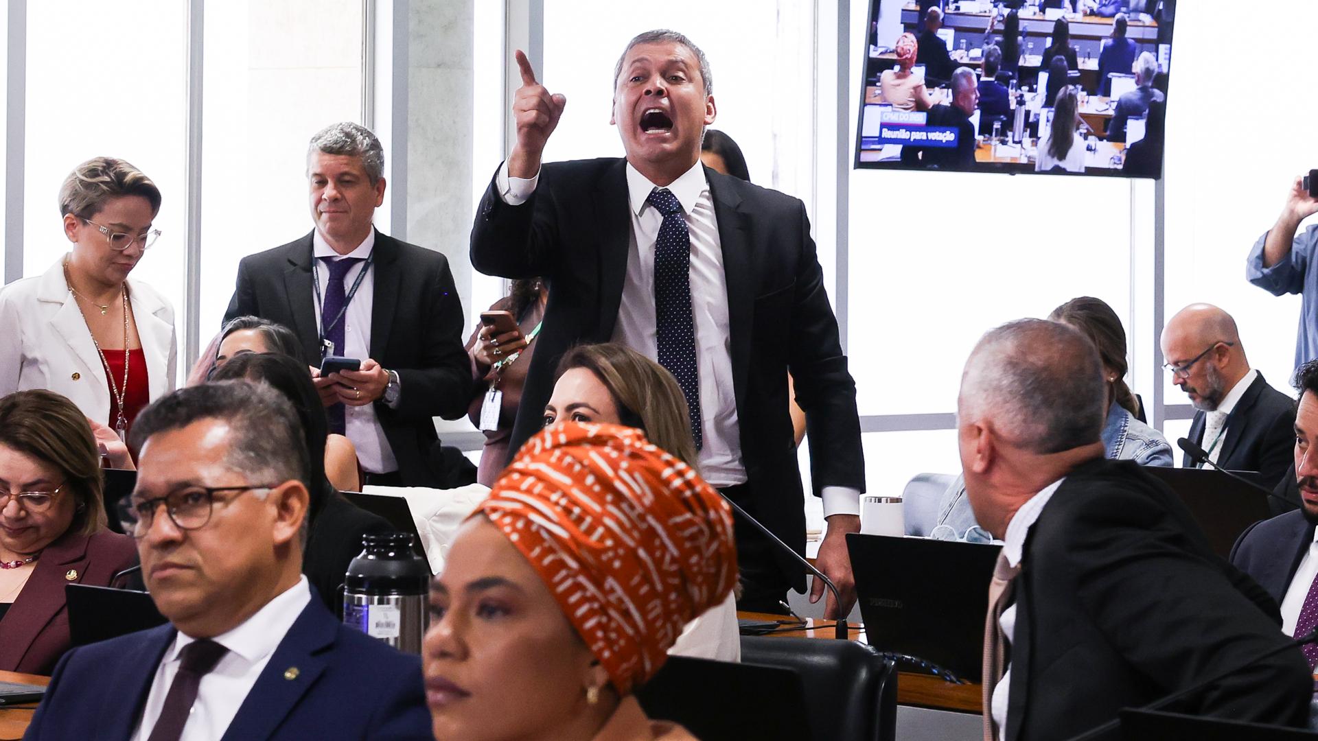 CPMI do INSS é derrubada e relatório que pedia prisão de Lulinha é rejeitado