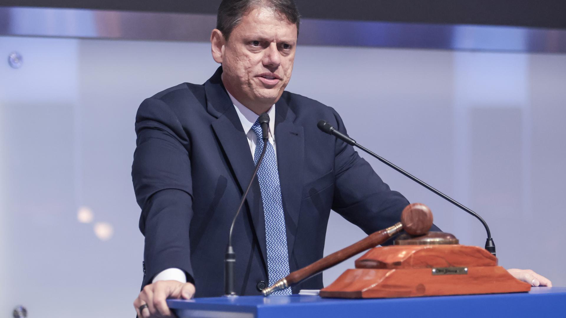 Tarcísio de Freitas vai ao STF por Bolsonaro e privatização da Sabesp