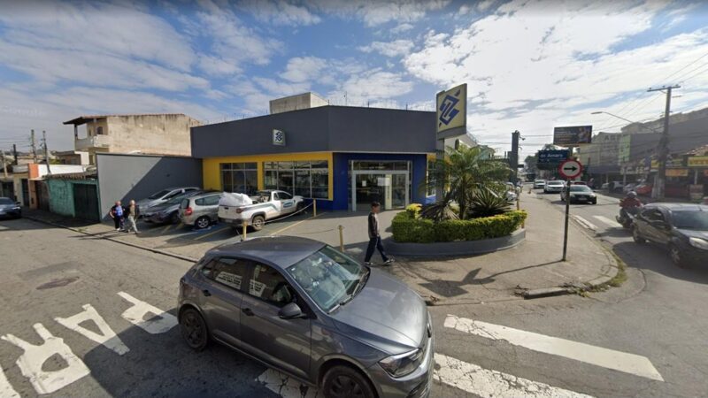 Crueldade animal: Cachorro mutilado em frente ao Banco do Brasil na Vila Luzita.