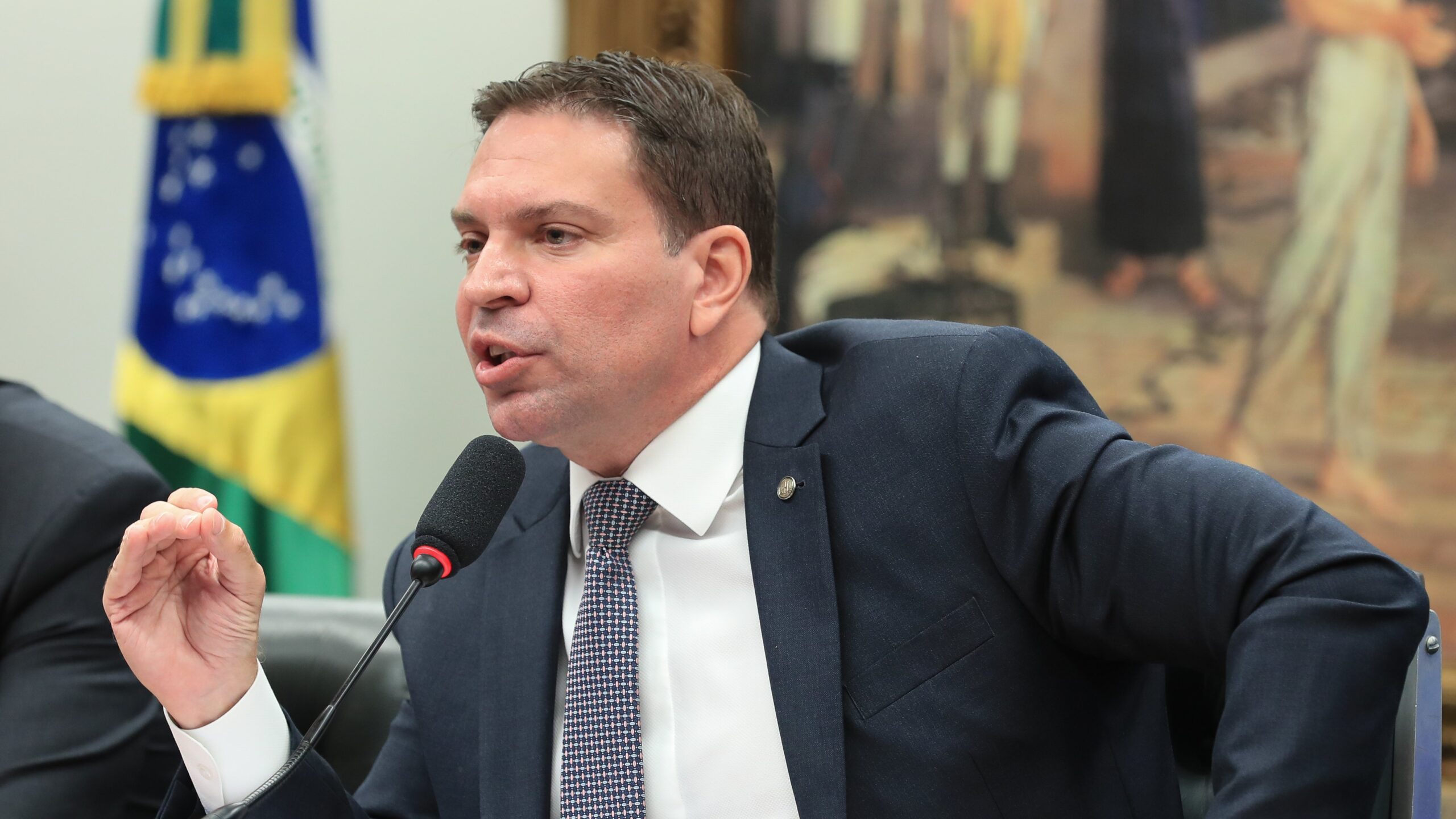 Paulo Figueiredo desmente a versão da PF sobre detenção de Ramagem