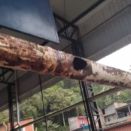 Creche reformada pela Prefeitura volta a ter infiltrações e vazamentos em Santo André